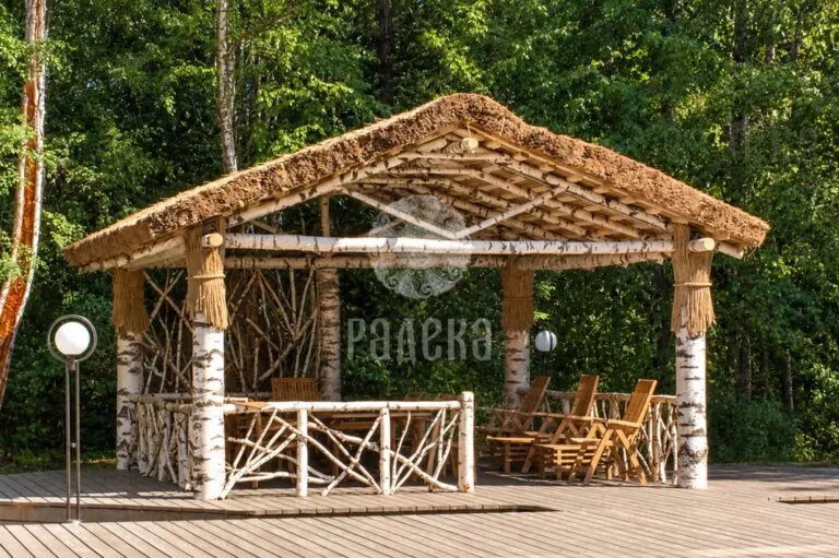 Reed Roof Gazebo in Aleksandrovka